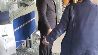 سفير مصر بلبنان يزور مبنى جريدة النهار عقب تأثرها في انفجار بيروت