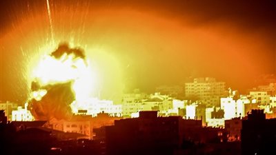 طيران الاحتلال الإسرائيلي يقصف مناطق في قطاع غزة (صور)