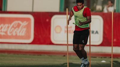 طبيب الأهلي: أيمن أشرف جاهز لمواجهة إنبي