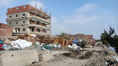 محافظ الشرقية يضبط حظائر حيوانات وسيارات خُردة في بلبيس (صور)