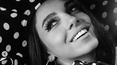 سلمى أبو ضيف في جلسة تصوير بـ”ستايل” سعاد حسني (صور)