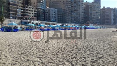 العمالة الموسمية أكثر المتضررين.. كيف أثّر الإغلاق في شواطئ الإسكندرية خلال عام كورونا؟ (صور وفيديو)