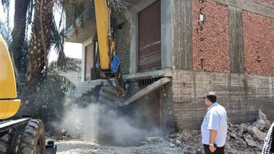 ضبط 40 ألف لتر زيت مجهول المصدر داخل مصنع مواد غذائية بالمنوفية (صور)