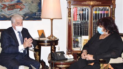 وزيرة الثقافة تبحث مع محافظ جنوب سيناء خطة تطوير المسرح المكشوف بمدينة الطور