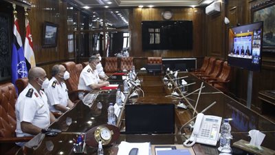 القوات البحرية توقع عقد إنشاء محطة تداول حاويات بميناء أبو قير البحري