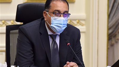 رئيس الوزراء للمحافظين: طبقوا العقوبات على مخالفي الإجراءات الاحترازية لمواجهة كورونا