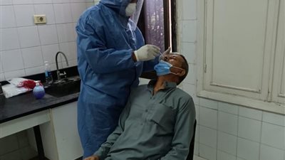مسحات وفحص كورونا لـ2463 مواطنًا من المسافرين للخارج في الشرقية