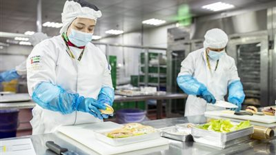 مفكر اقتصادي: كورونا أمر واقع وهناك 4 أو 5 موجات أخرى (فيديو)