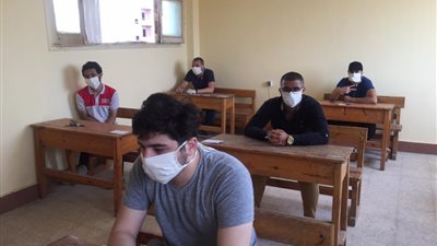 ولية أمر تكشف تسريب امتحان “ACT” بمصر ورصد متورطين صوتًا وصورة