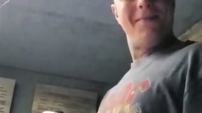 أحمد الفيشاوي يستعين بعازف مزمار في أغنيته الجديدة “نمبر 2” (فيديو)