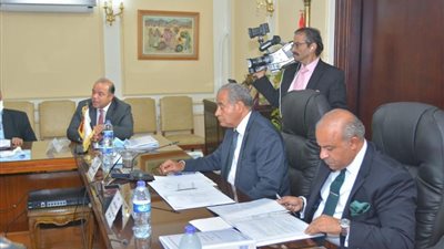 “التموين” تعلن رسميا تأسيس البورصة السلعية