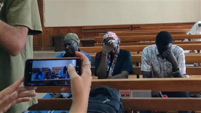 انهيار أسرة الصغيرة السودانية جانيت خلال مرافعة النيابة العامة بمحاكمة المتهم بقتلها |صور 