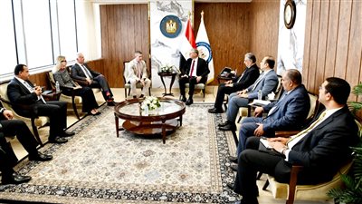 للتنقيب عن الغاز.. بحث فرص استثمارية من شركتين عالميتين في المزايدة الأخيرة لمصر