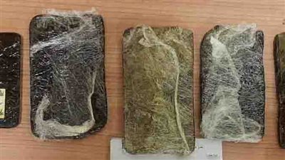 القبض على سائح لاتهامه بحيازة مخدر الحشيش بمطار القاهرة