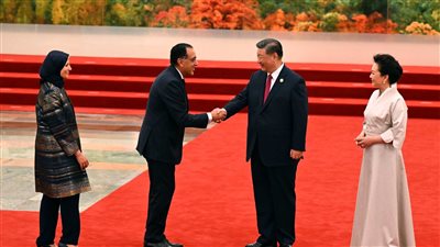 رئيس الوزراء يحضر مأدبة عشاء رسمية بحضور الرئيس الصيني وقرينته