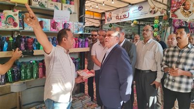 بأسعار مخفضة.. محافظ البحر الأحمر يفتتح معرض أهلا مدارس | صور
