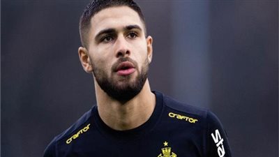 منها نسبة إعادة بيع.. امتيازات في عقد عمر فرج مع نادي الزماك