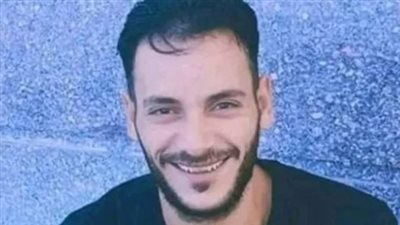 بسبب أزمة قلبية.. تفاصيل وفاة شاب سقط خلال صرف العلاج لوالده بالمنيا| بث مباشر 