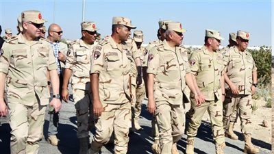 رئيس الأركان خلال تفقده الارتكازات الأمنية بمدينة رفح: رجال القوات المسلحة يتحملون مسؤولية الدفاع عن تراب الوطن