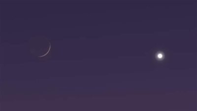 يشاهد بالعين المجردة.. اقتران جديد للقمر برمز الحب يزين السماء ليلًا