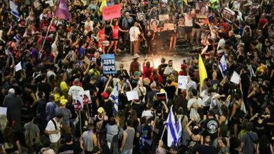 تظاهرات حاشدة في تل أبيب تطالب نتنياهو بإبرام صفقة التبادل| صور