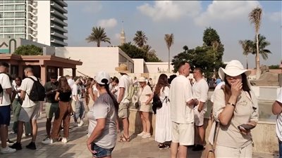 إقبال كبير من السائحين على شباك تذاكر المتحف المصري بالتحرير | صور