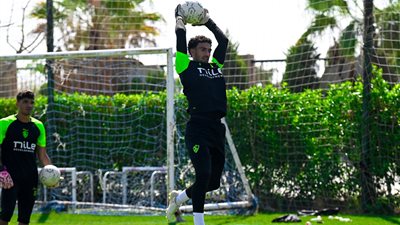 محمد عواد: العلاقة بين حراس الزمالك ممتازة.. وهدفنا نرجع بالسوبر