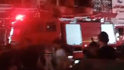 الدفع بسيارة إطفاء للسيطرة على حريق بمنزلين في سوهاج