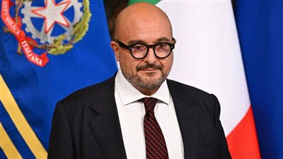 استقالة وزير الثقافة الإيطالي بسبب علاقة غرامية مع إنفلونسر شهيرة