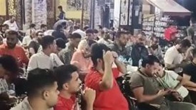 سعادة بين مشجعي المنتخب الوطني بعد التقدم بهدفين على الرأس الأخضر في الشوط الأول| بث مباشر 