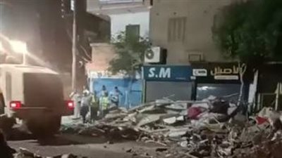 تفاصيل مصرع 3 أشخاص تحت أنقاض عقار بالمنيا| بث مباشر 