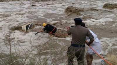 السعودية تواصل تحذيرها.. الأمطار الرعدية تشتد مسببة سيولًا مصحوبة بعواصف وبرد