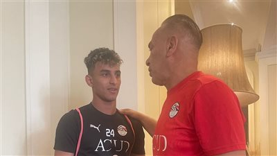  علي ماهر يطمئن على أحمد عيد ويشيد بأدائه مع المنتخب