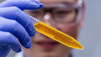 تحويل لون الجلد إلى شفاف باستخدام الأنسجة المصبوغة.. ما القصة؟ 