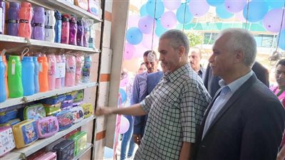 بتخفيضات تصل إلى 30%.. وكيل وزارة التموين بالإسكندرية يتفقد معارض أهلًا مدارس بالمحافظة