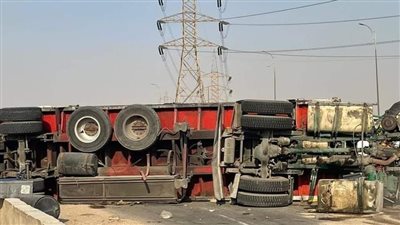 إصابات في حادث انقلاب مقطورة بالطريق الإقليمي باتجاه 6 أكتوبر| صور