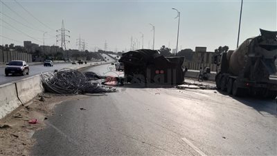 مصرع شخص وإصابة 6 في حادث تصادم أعلى الطريق الأوسطي باتجاه حلوان 