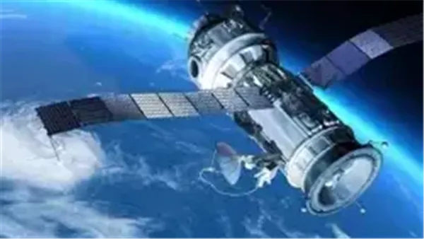 القمر الصناعي