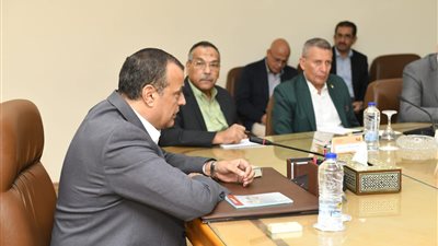 وزير الإنتاج الحربى يترأس اجتماعا لرؤساء مجالس إدارات الشركات والوحدات التابعة للوزارة