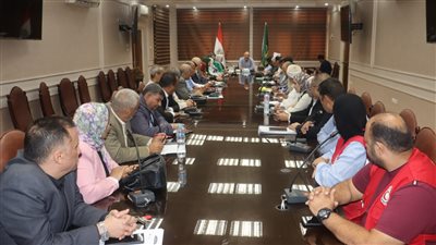 محافظ القليوبية يبحث جهود الأجهزة التنفيذية لتدشين مبادرة بداية جديدة لبناء الإنسان