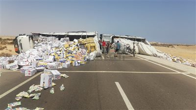 دون إصابات.. انقلاب مقطورة محملة بمواد غذائية على طريق الزعفرانة رأس غارب