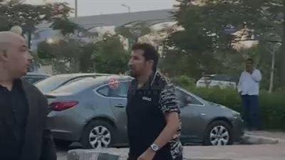 هاني رمزي أول الحضور في عزاء والد المنتج طارق الجنايني بمسجد الشرطة بالشيخ زايد| صور