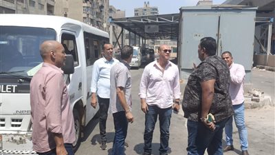 حملة مكبرة للتفتيش على السائقين وإحكام السيطرة على المواقف العشوائية بالجيزة | صور