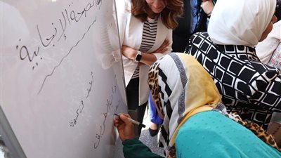 في اليوم العالمي لمحو الأمية.. فتح 40 فصلًا واستكتاب 1500 دارس لتنفيذ برامج لتعليم كبار السن بالجيزة| صور
