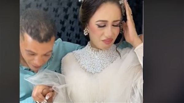 عروس بملامح حزينة