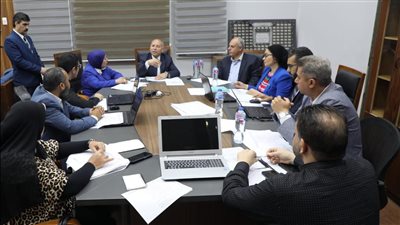 محافظ القاهرة يلتقي أعضاء اللجنة التنفيذية لتقييم المشروعات الخضراء