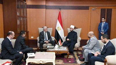 سفير أذربيجان يسلم وزير الأوقاف دعوة لحضور القمة العالمية لقادة الأديان ببلاده نوفمبر المقبل