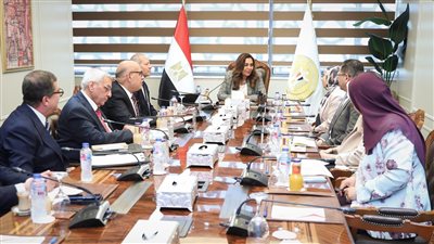 وزيرة التنمية المحلية تتابع مع محافظ القاهرة مقترح رفع كفاءة 3 شوارع بالعتبة