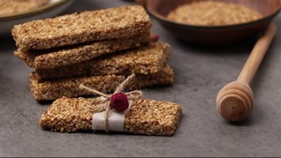 طريقة عمل السمسمية منال العالم.. اصنعي حلاوة المولد في البيت بدون تكلفة