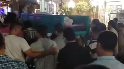 أهالي المنوفية يشيعون جنازة طبيب توفي خلال حضوره عملية جراحية بمستشفى كفر الشيخ الجامعي| بث مباشر